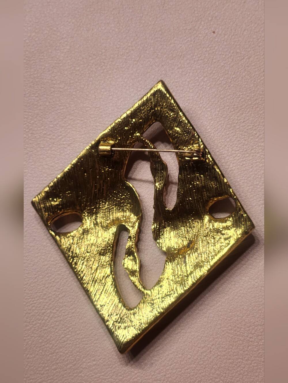 Unique Brooch And Beautiful Design - Picture 2 of 2
